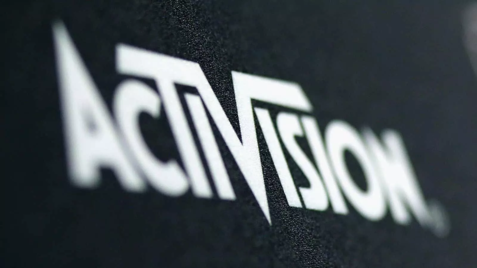 Activision уволили двух тестировщиков